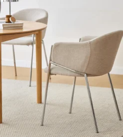 Carolina spisebordsstol i beige tekstil med chrome ben