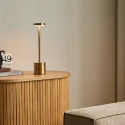 Elvis LED bordlampe guld