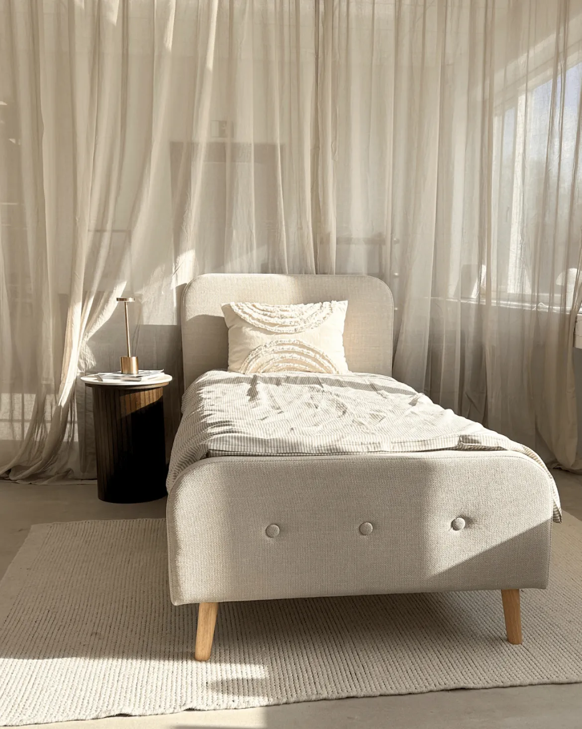 Premium Christian seng i beige 90x200 cm inkl. sengelameller og madrasser